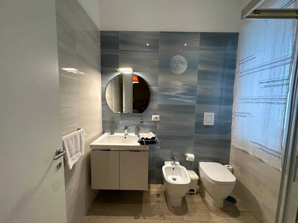 Bed & Breakfast Domus Luca - Central Rooms In The Heart Of Naples Italy