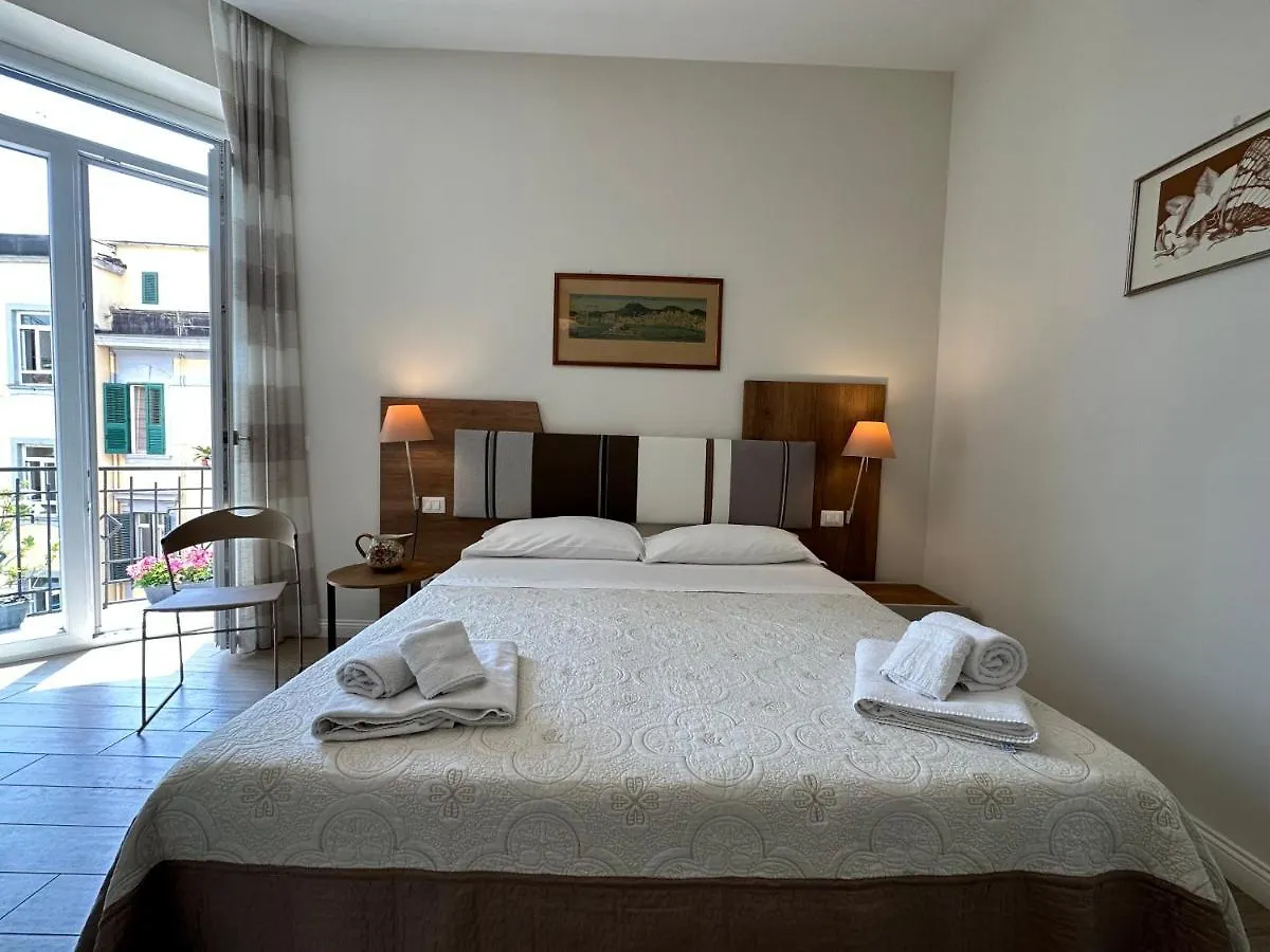 Bed & Breakfast Domus Luca - Central Rooms In The Heart Of Naples