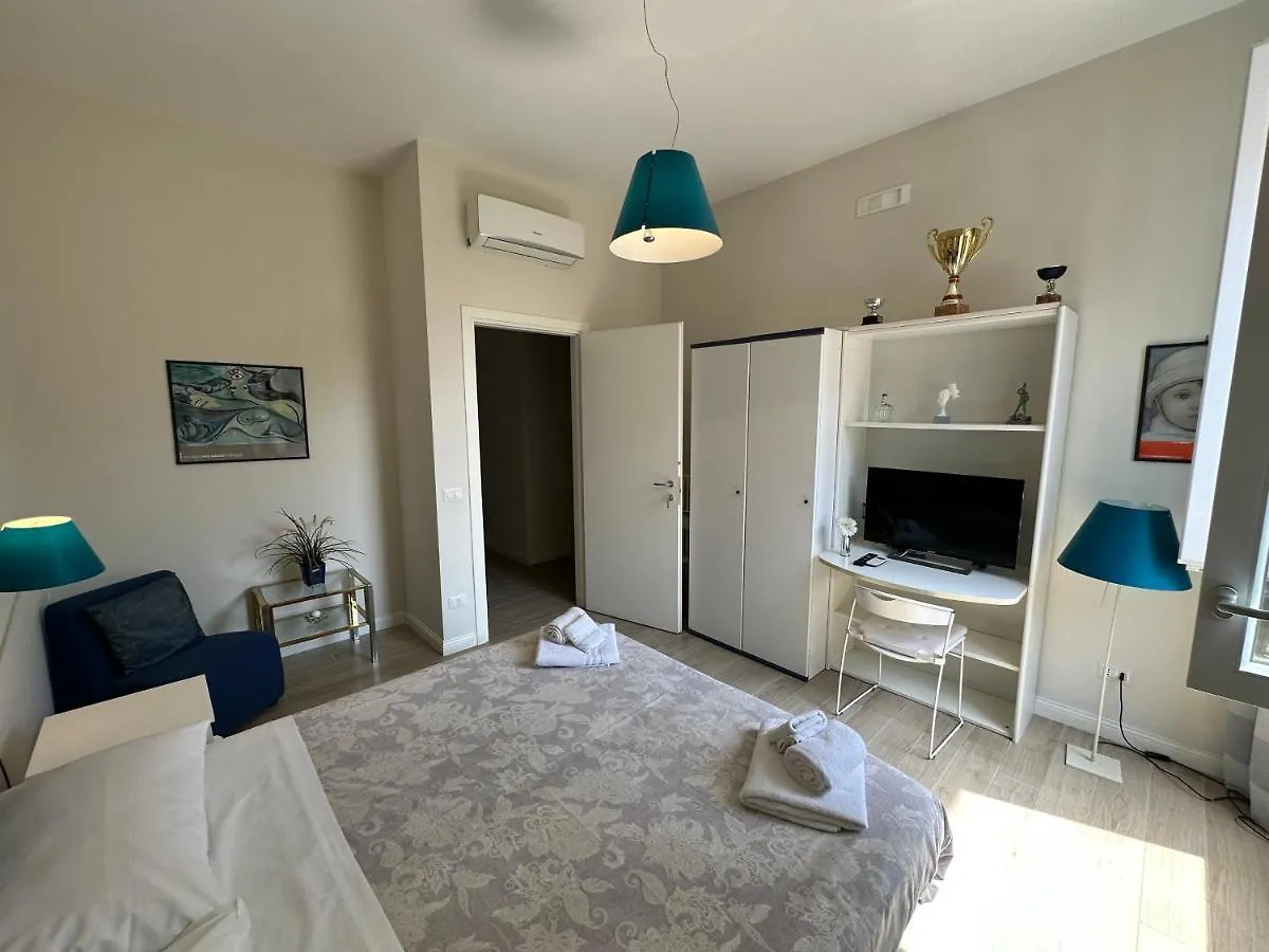 Domus Luca - Central Rooms In The Heart Of Naples