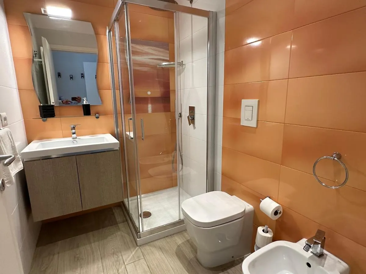 Domus Luca - Central Rooms In The Heart Of Naples Bed & Breakfast