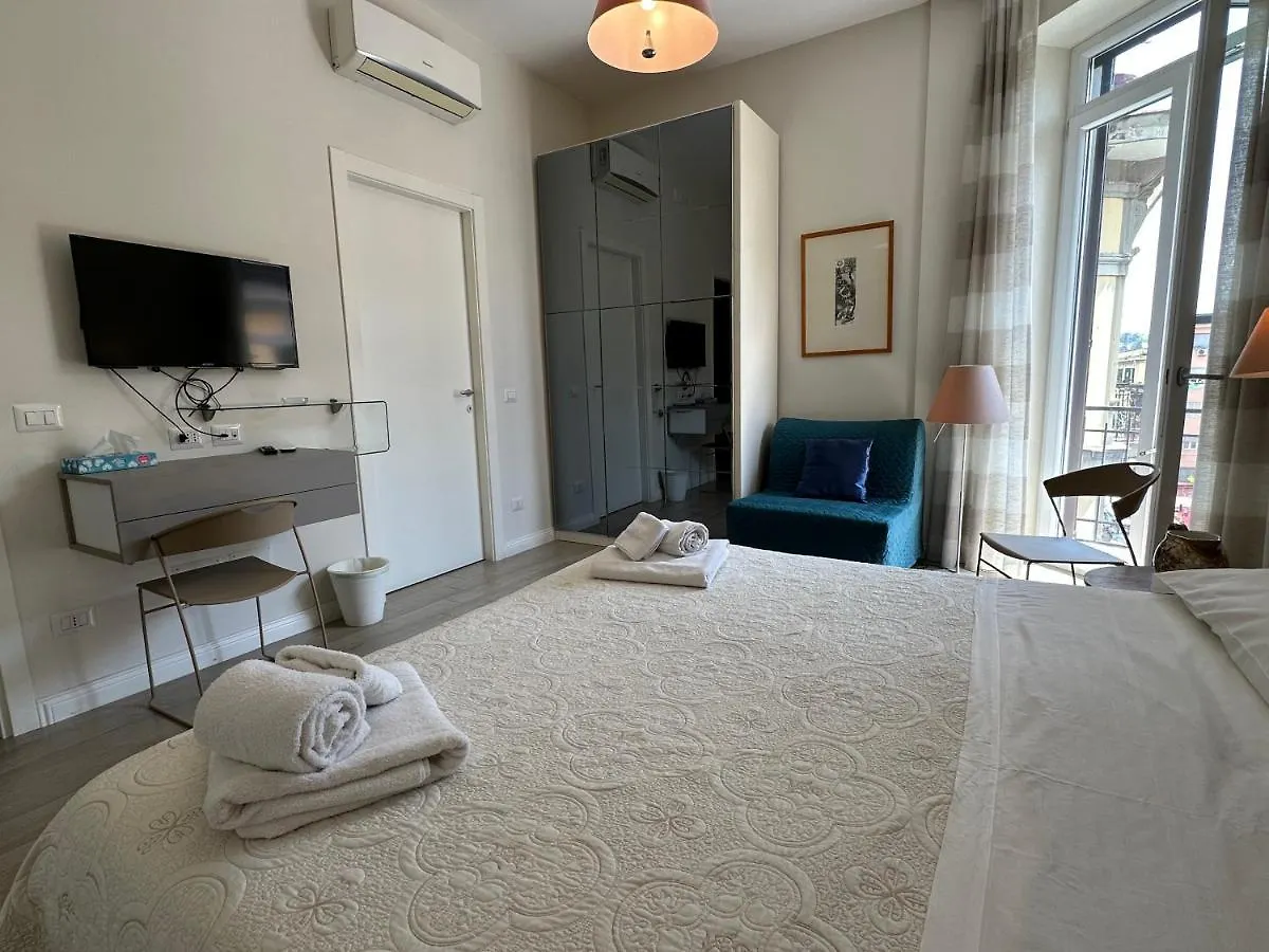 Domus Luca - Central Rooms In The Heart Of Naples Italy