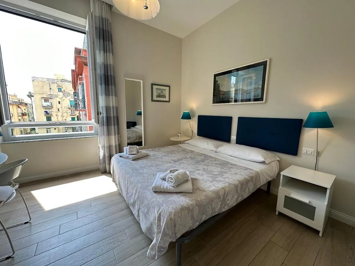 Bed & Breakfast Domus Luca - Central Rooms In The Heart Of Naples Italy