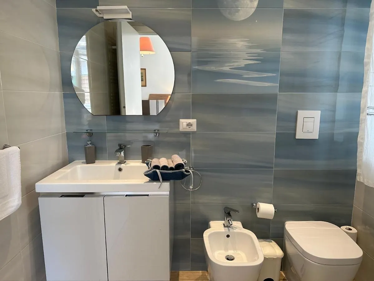 Domus Luca - Central Rooms In The Heart Of Naples 0*,