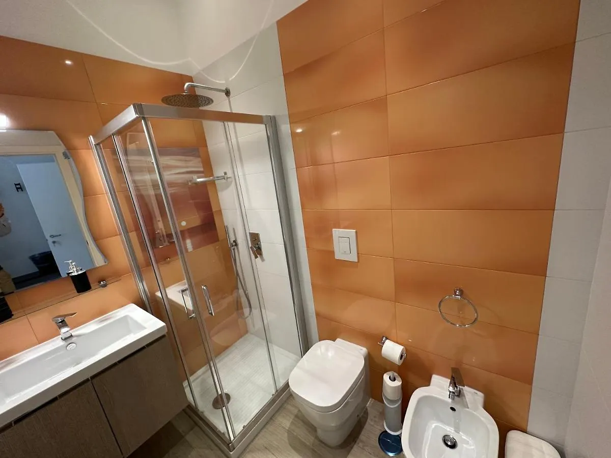 Domus Luca - Central Rooms In The Heart Of Naples 0*,
