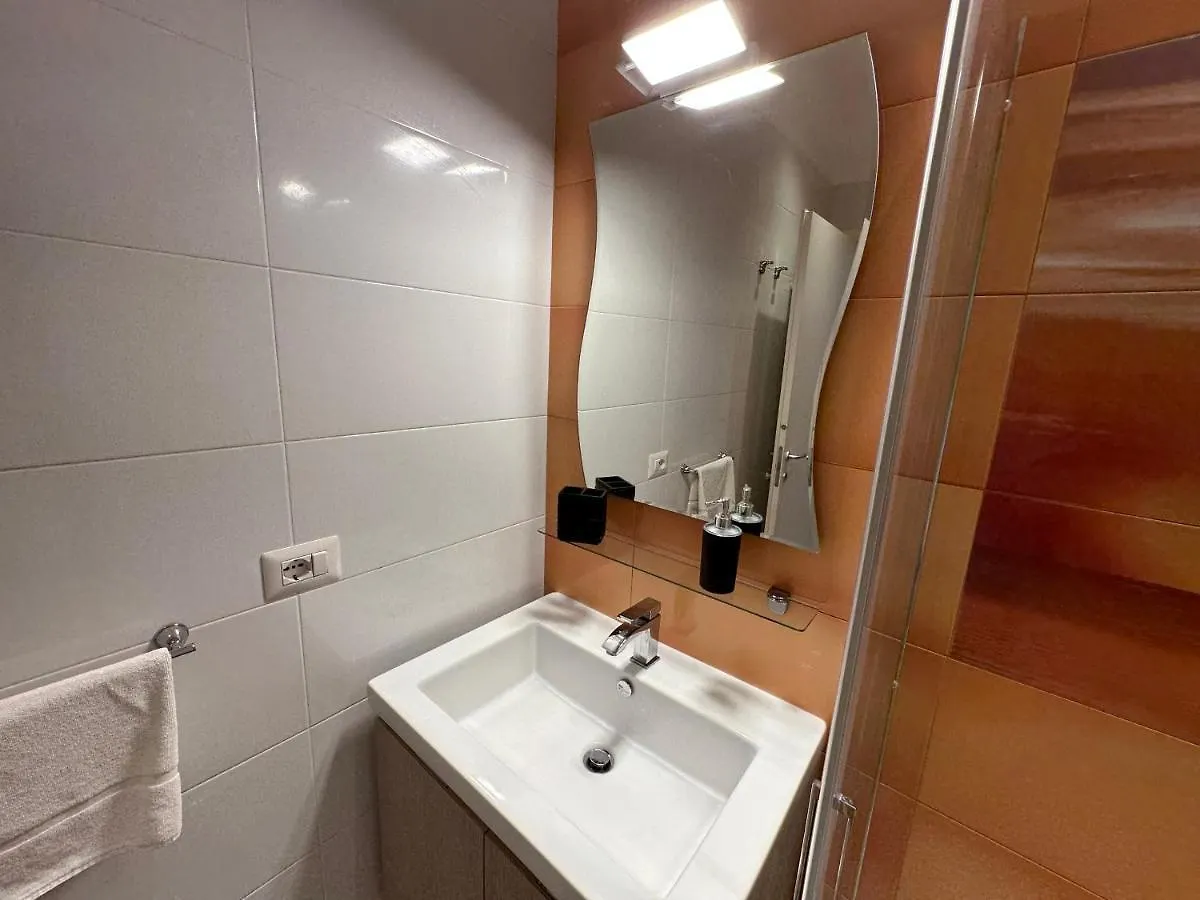 Domus Luca - Central Rooms In The Heart Of Naples Italy