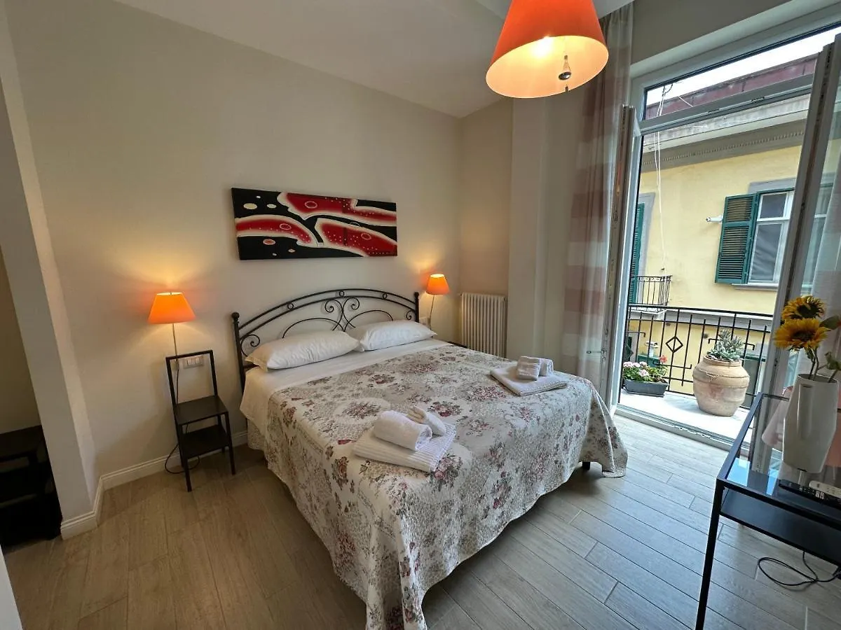 Domus Luca - Central Rooms In The Heart Of Naples Bed & Breakfast