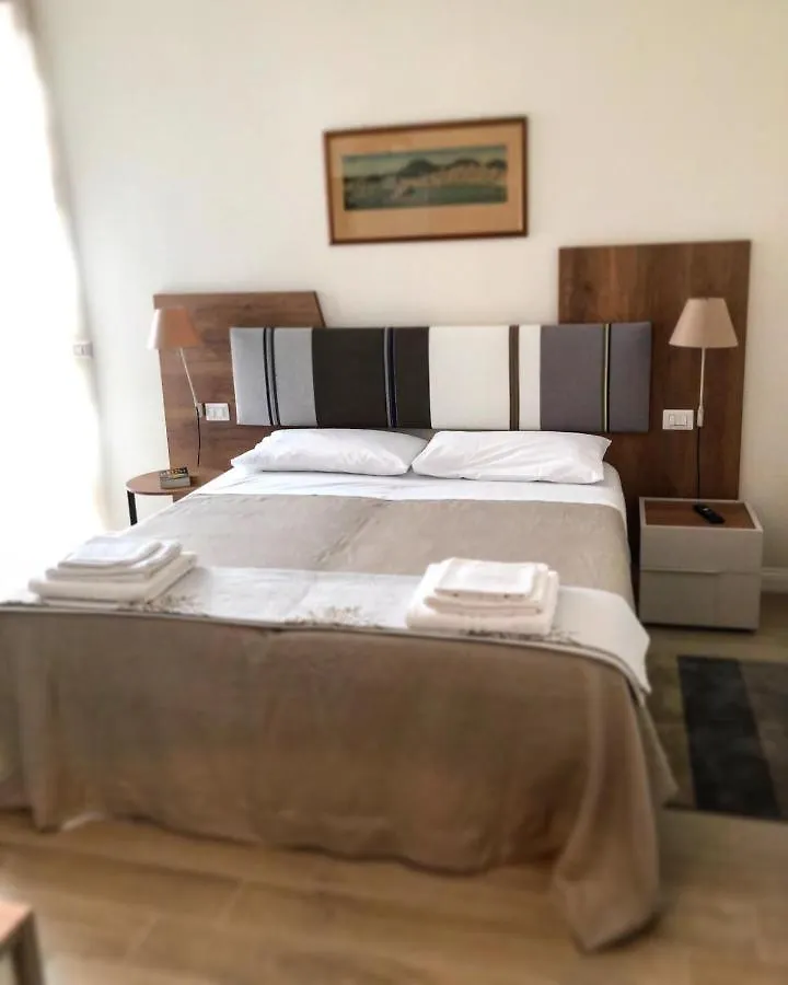 Domus Luca - Central Rooms In The Heart Of Naples