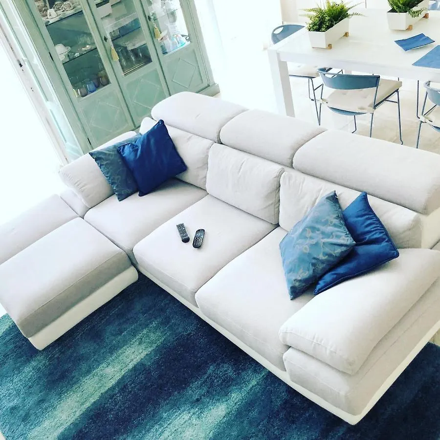 Domus Luca - Central Rooms In The Heart Of Naples Bed & Breakfast