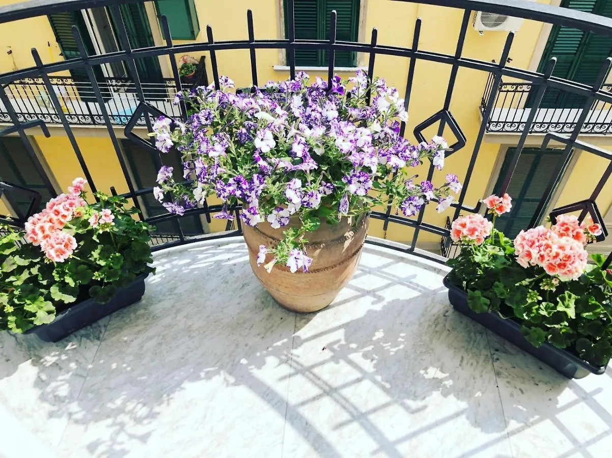 Bed & Breakfast Domus Luca - Central Rooms In The Heart Of Naples