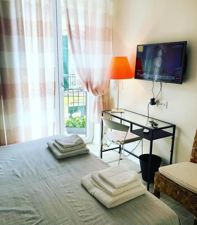 Bed & Breakfast Domus Luca - Central Rooms In The Heart Of Naples